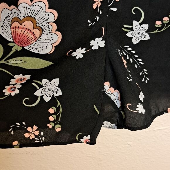 KAARI black floral romper size 4 - Picture 4 of 7
